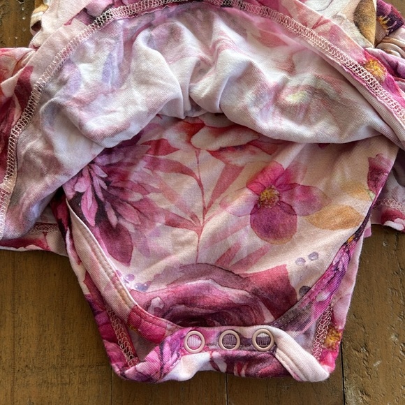 Posh Peanut Amira ruffled cap sleeve basic skirted bodysuit floral bamboo - Picture 3 of 5